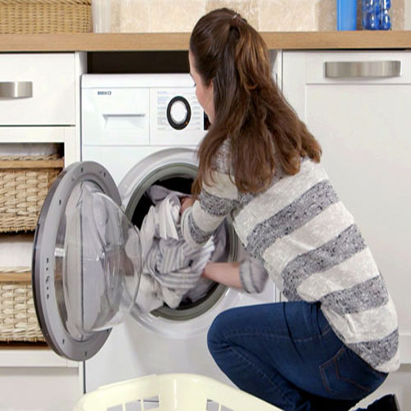 اشتباهاتی که در زمان شستن لباس ها میتواند خراب شود