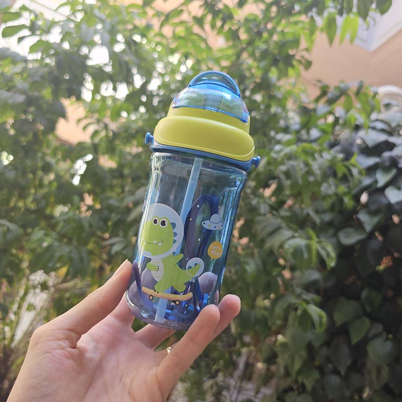 قمقمه کودک نی‌دار، بند دار، فاقد BPA و درب کشویی برند EYUN حجم 400ml کد YY-252