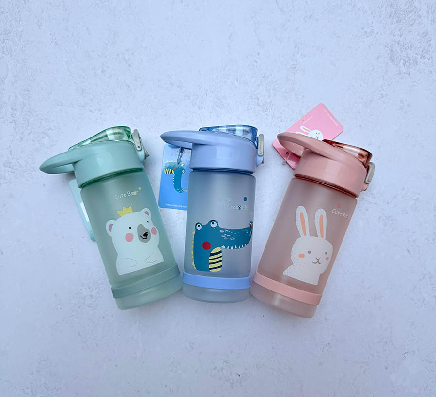 قمقمه نشکن فانتزی کودک برند EYUN نی دار درب قفل شونده مدل مات حجم 550ml کد O75-YY362