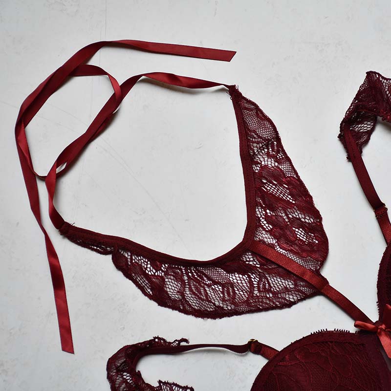 بادی زنانه فانتزی گیپوری مدل کاپ دار اسفنجی 5 فنره 3 ردیف قزن کد HR-1480