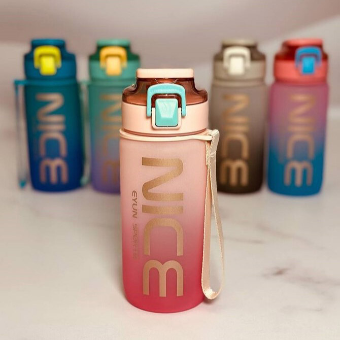 قمقمه ورزشی نشکن برند EYUN آسان نوش و بند دار حجم 550ml کد 1031-YY565