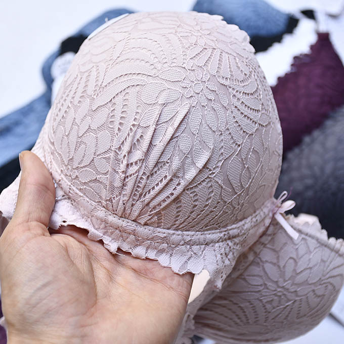 سوتین اسفنجی فنردار طرح گیپور سایز بزرگ کاپ C کد 2871