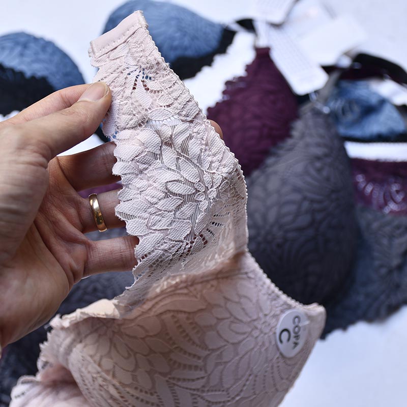 سوتین اسفنجی فنردار طرح گیپور سایز بزرگ کاپ C کد 2871