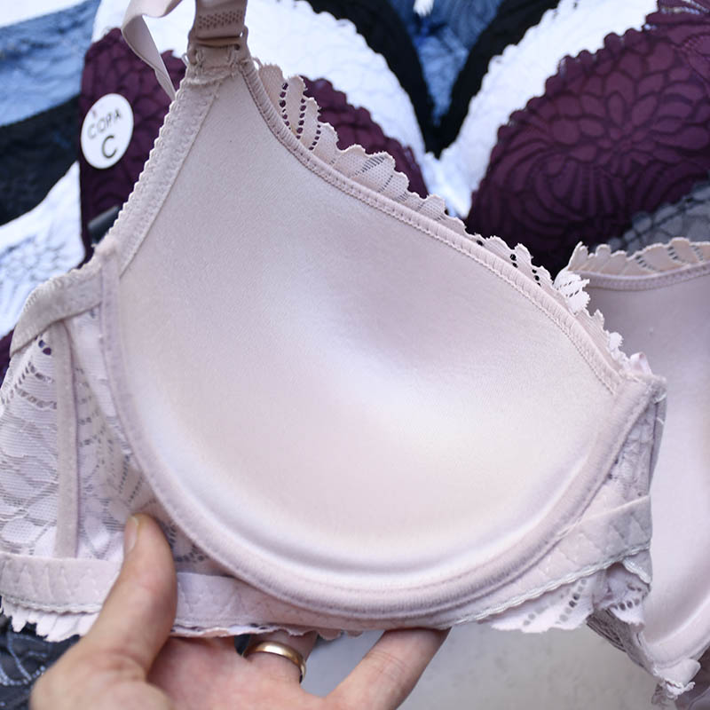 سوتین اسفنجی فنردار طرح گیپور سایز بزرگ کاپ C کد 2871