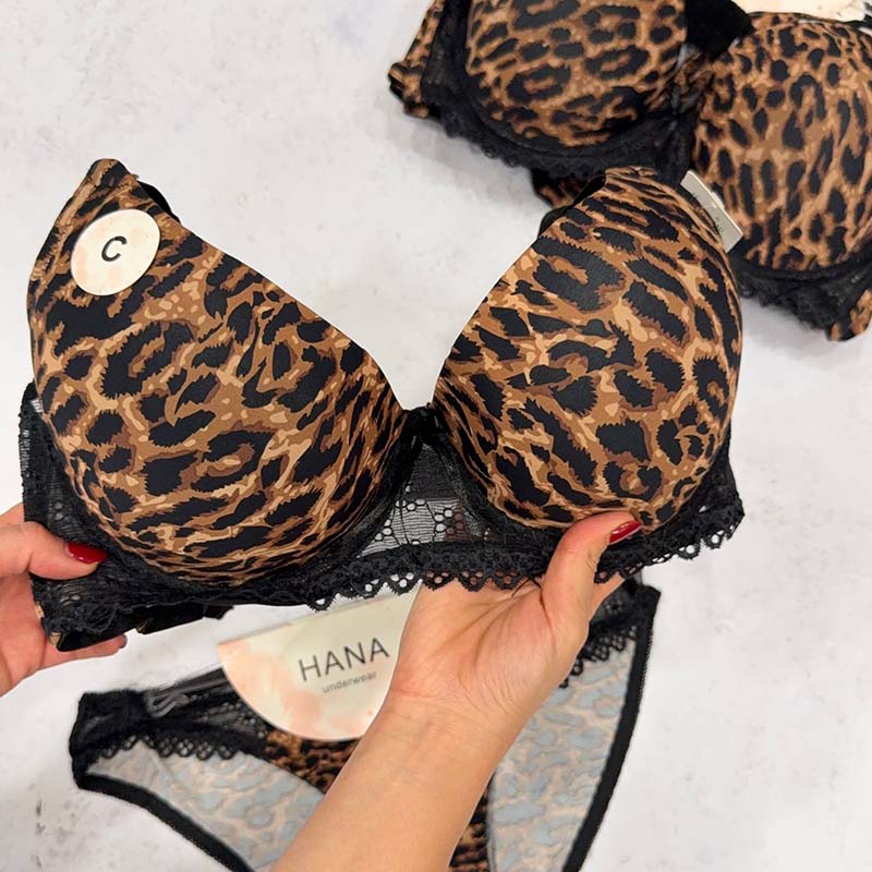 ست لباس زیر شورت و سوتین سایز بزرگ اسفنجی فنردار طرح پلنگی برند HANA