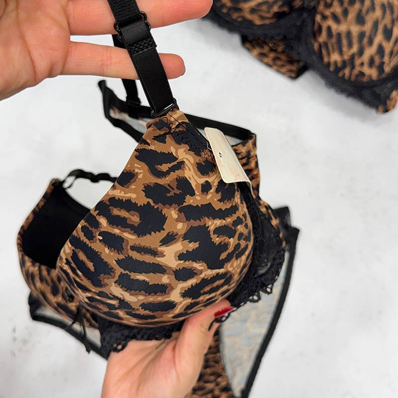 ست لباس زیر شورت و سوتین سایز بزرگ اسفنجی فنردار طرح پلنگی برند HANA