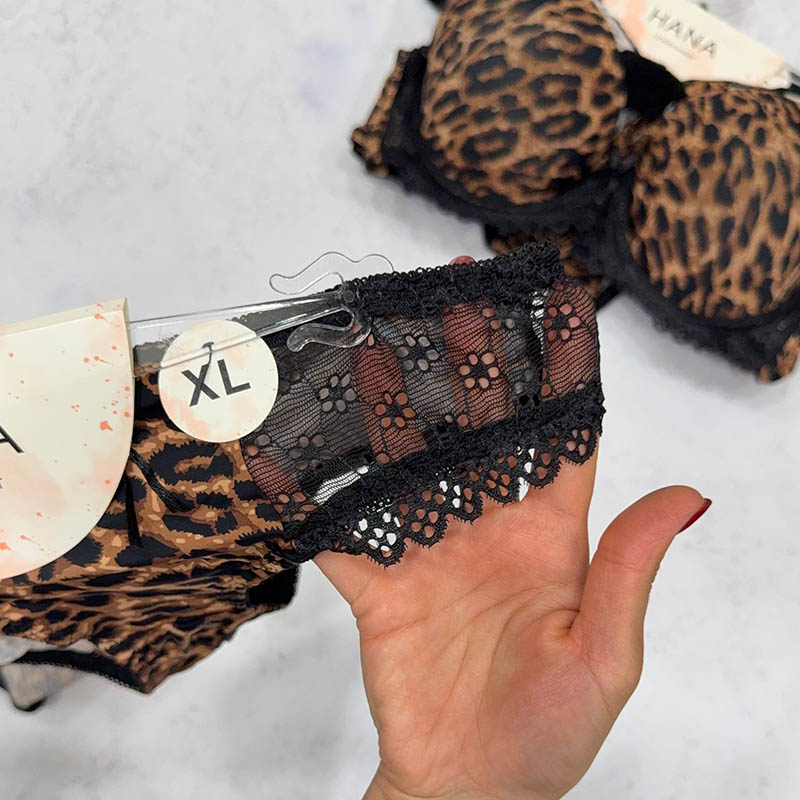 ست لباس زیر شورت و سوتین سایز بزرگ اسفنجی فنردار طرح پلنگی برند HANA