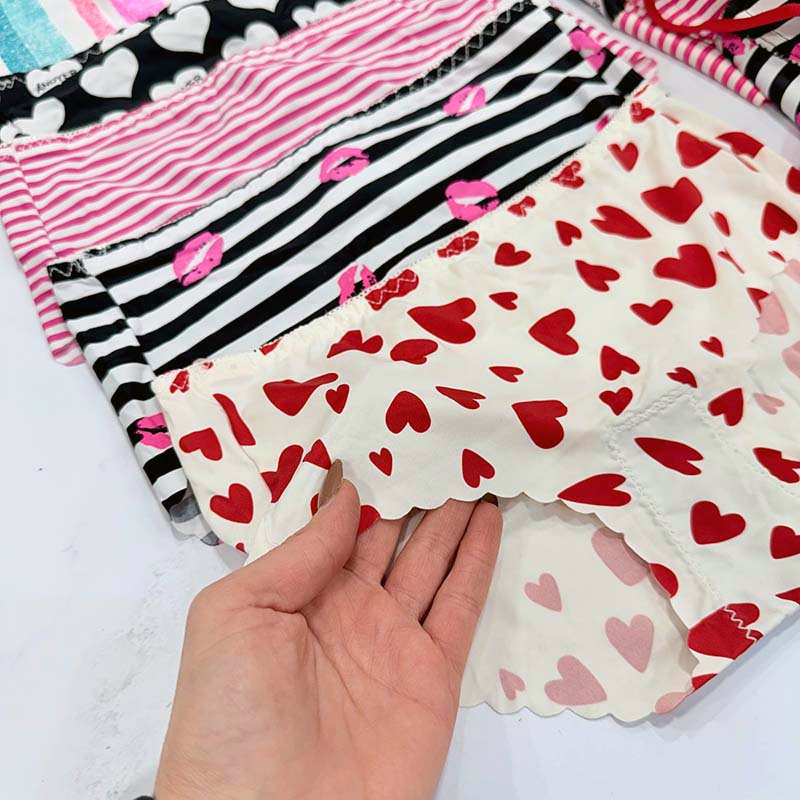 ست لباس زیر شورت سوتین اسفنجی طرح فانتزی مدل لیزری کد 01