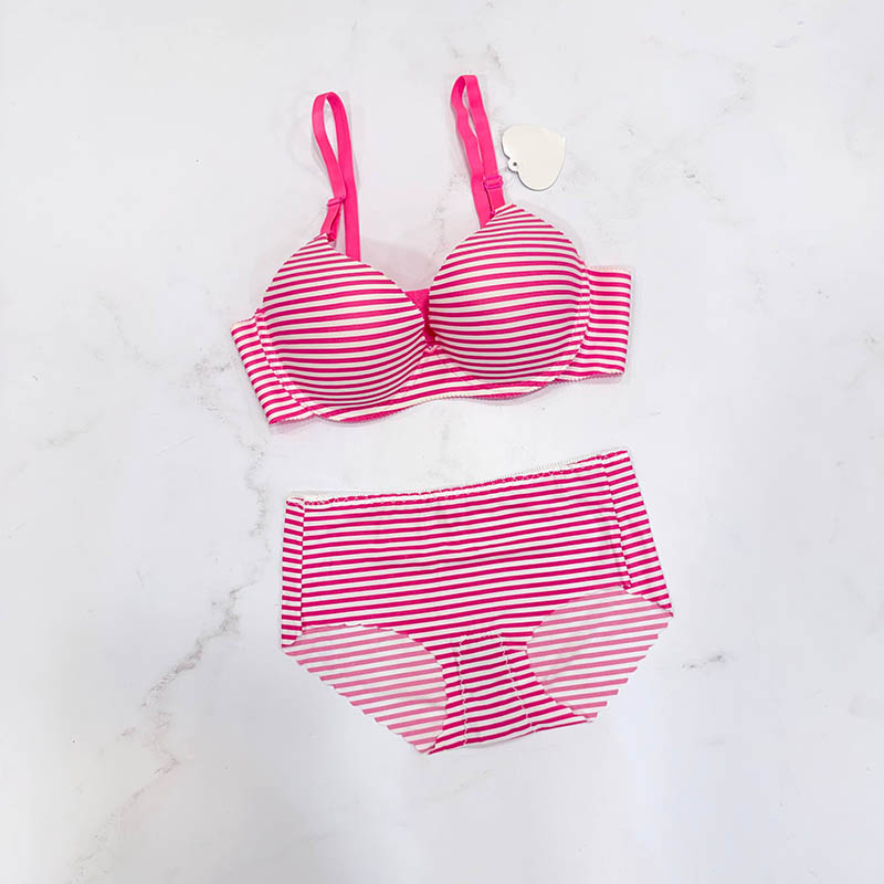 ست لباس زیر شورت سوتین اسفنجی طرح فانتزی مدل لیزری کد 01