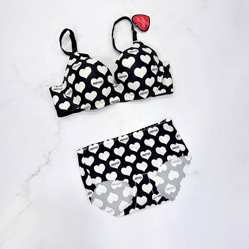 ست لباس زیر شورت سوتین اسفنجی طرح فانتزی مدل لیزری کد 01