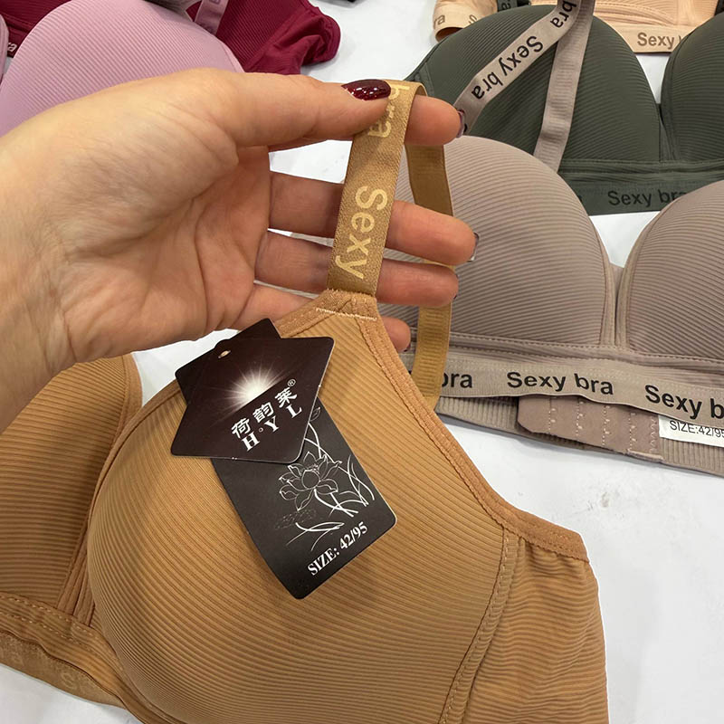 سوتین اسفنجی کبریتی بدون فنر برند HYL کد 2318