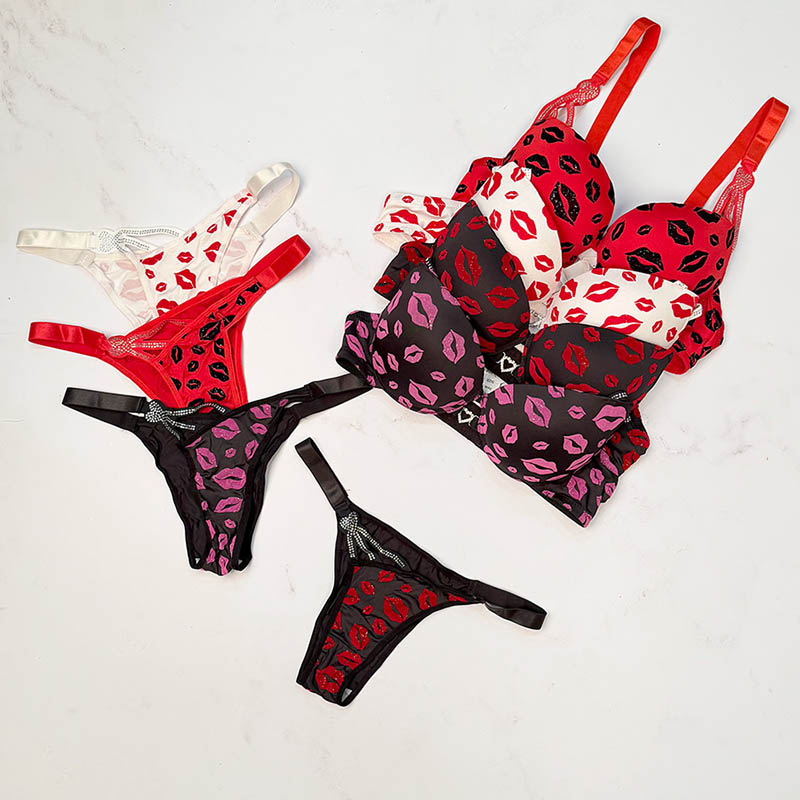 ست لباس زیر شورت و سوتین اسفنجی بینا کاپ B کد 2077